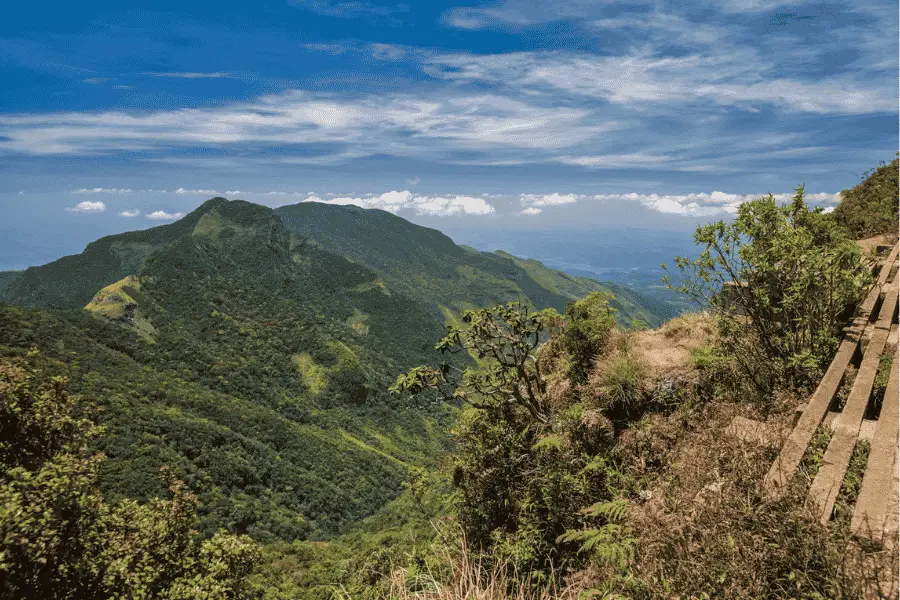 World's End viewpoint at Horton Plains National Park — dramatic cliff views and cloud forest landscapes in Sri Lanka