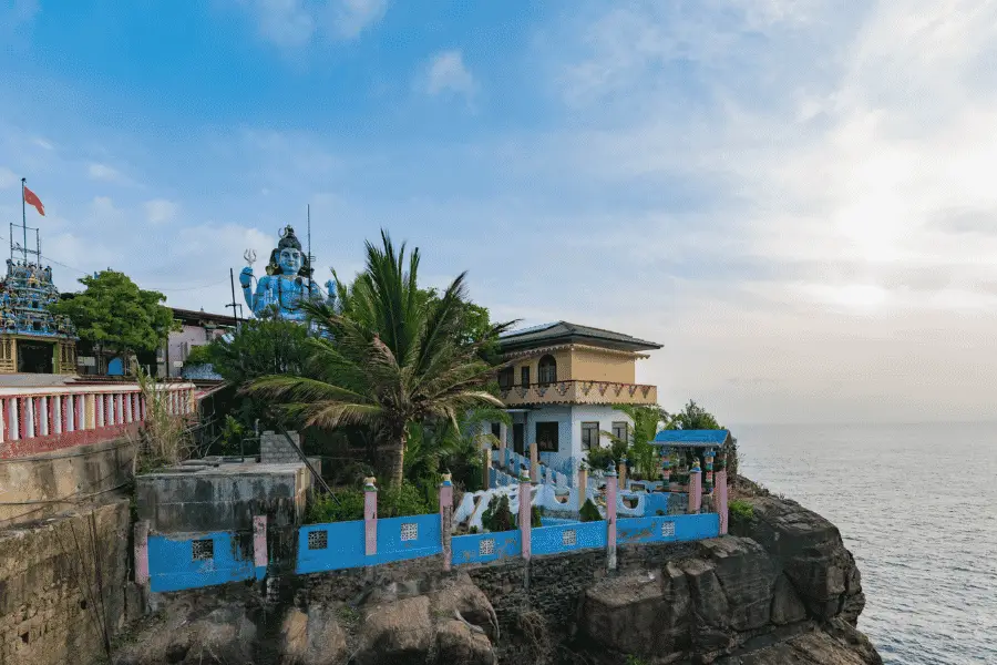 Koneswaram Temple on Swami Rock Trincomalee — sacred Hindu temple perched above the Indian Ocean cliffs